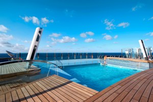 la piscina della nave da crociera Msc divina